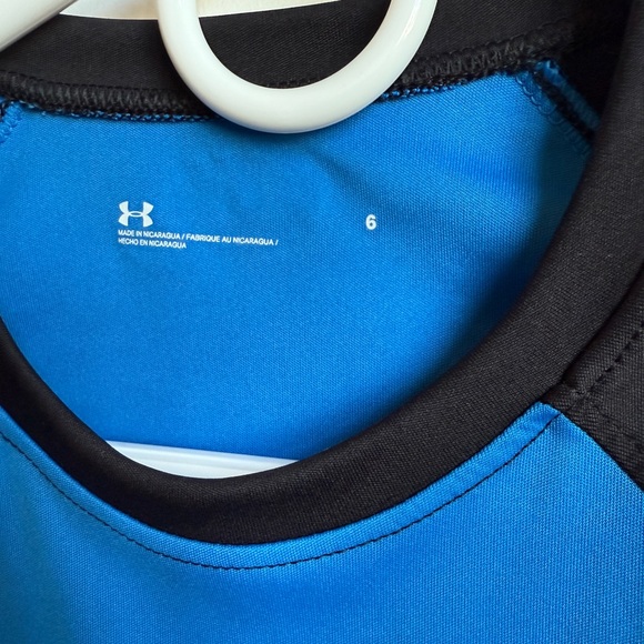 Like new! Boys under Armour dri fit shirt - Picture 2 of 2